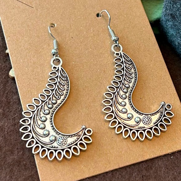 Silver Boho Mandala Dangle Drop Earrings - Picture 4 of 4